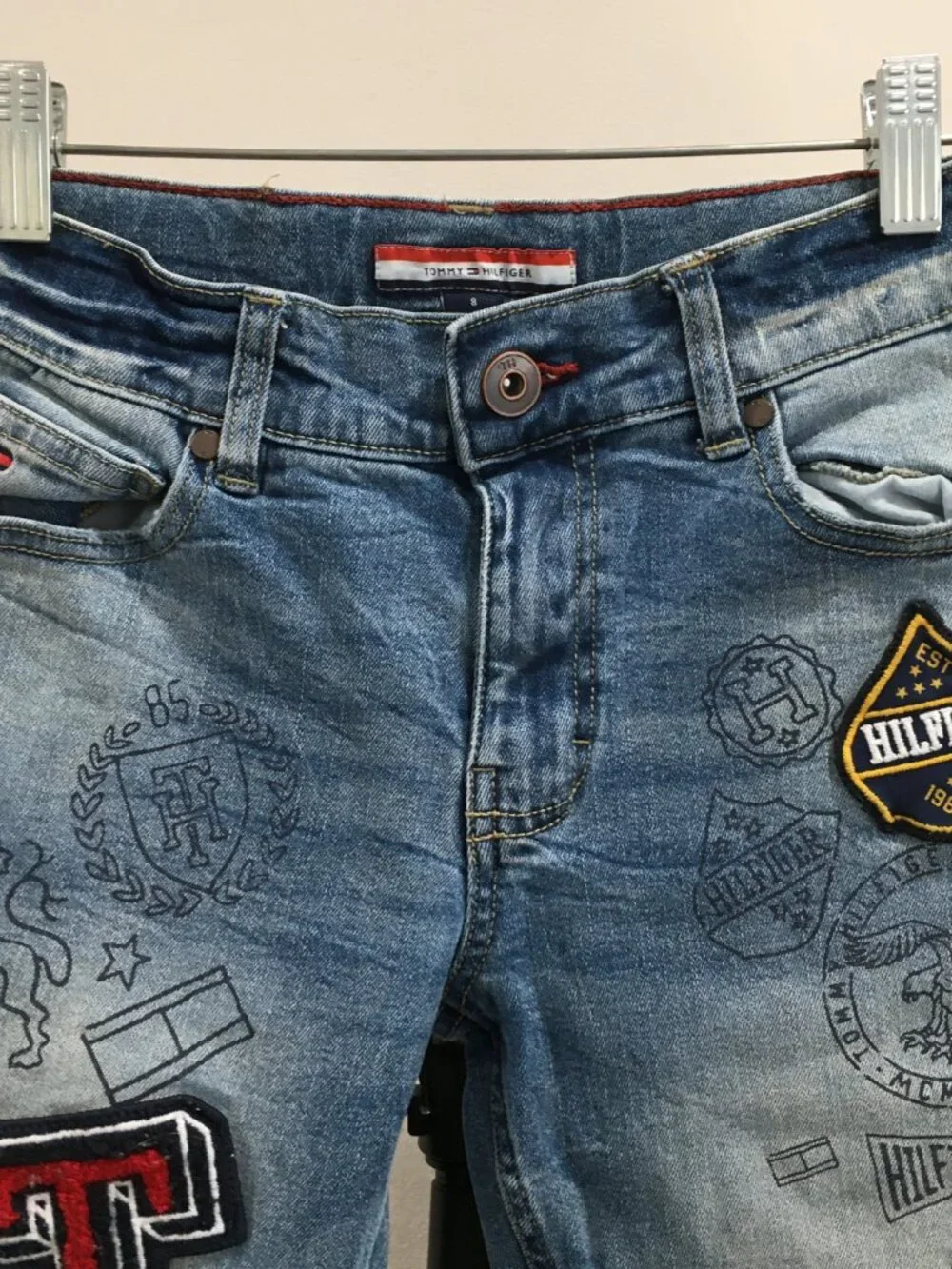 TOMMY HILFIGER Distressed Cut Step Hem Adj Waist Distressed Applique Logo Jeans